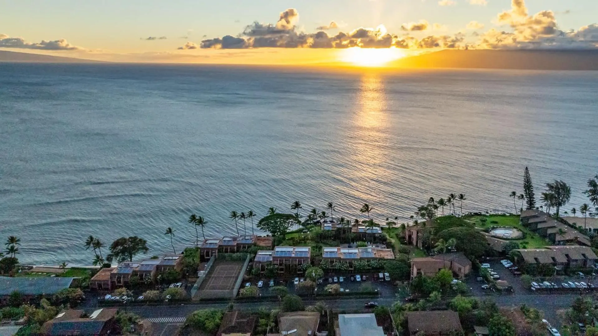 Kuleana Club #404 Oceanfront -1 Bedroom 1 Bathroom - Gated Kahana Tatil Evi