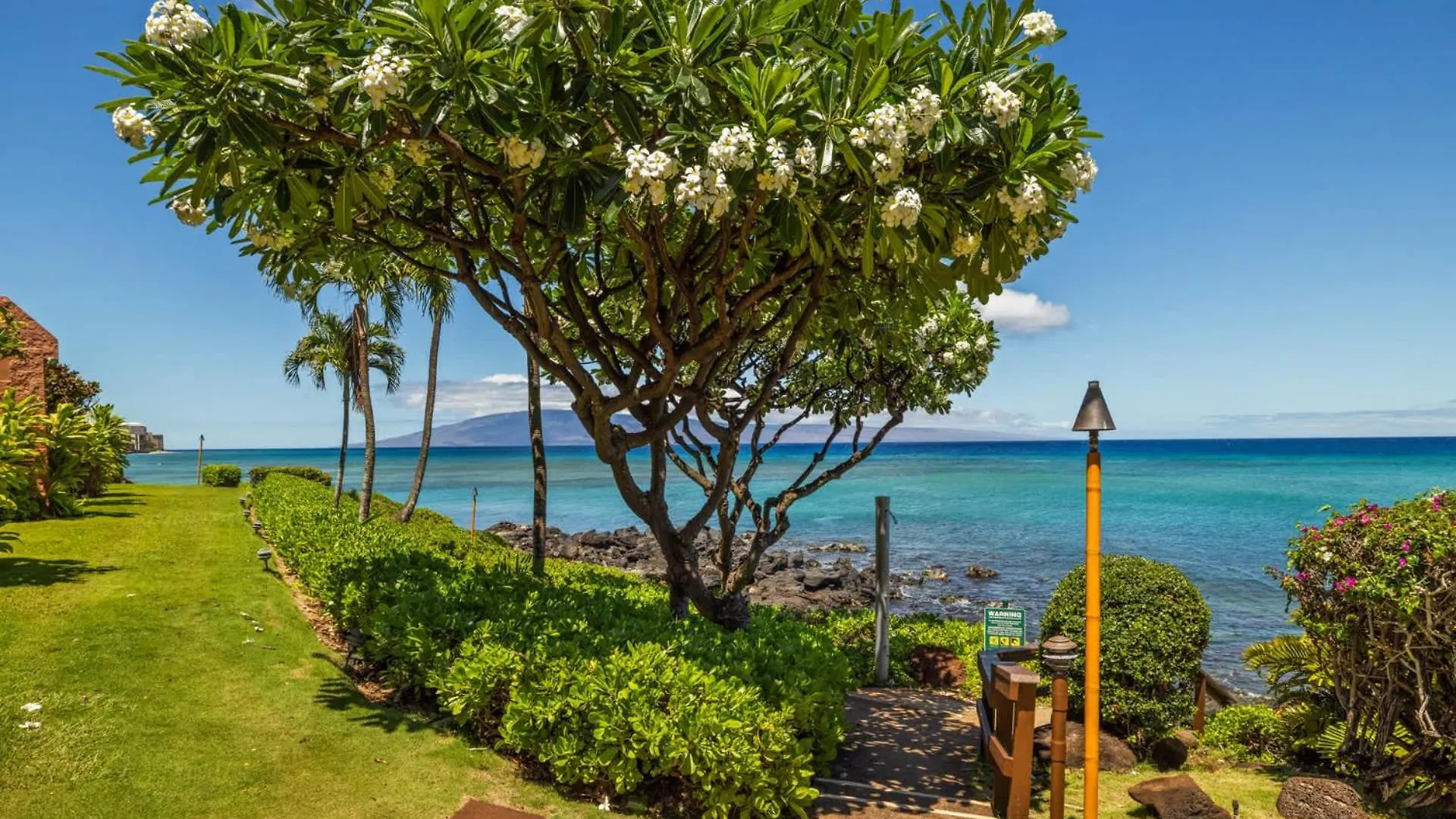 Kuleana Club #404 Oceanfront -1 Bedroom 1 Bathroom - Gated Kahana ABD